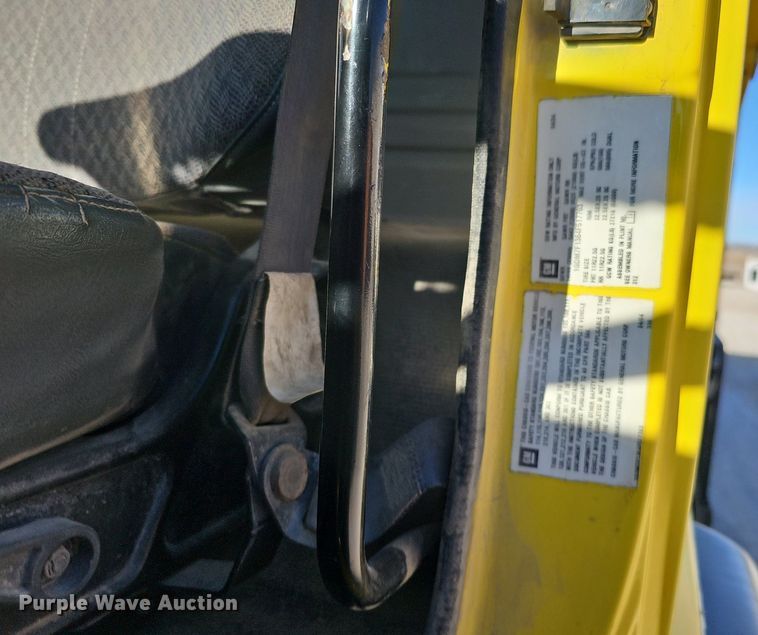 image for item DK0596 2004 GMC T7500 street sweeper truck