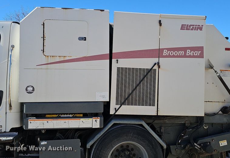 image for item DK0597 2007 Freightliner Business Class M2 street sweeper truck