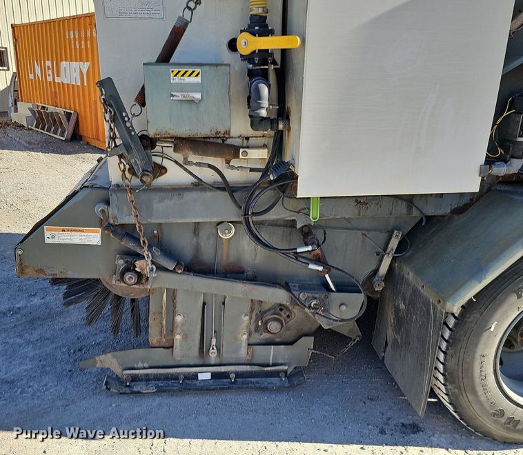 image for item DK0597 2007 Freightliner Business Class M2 street sweeper truck