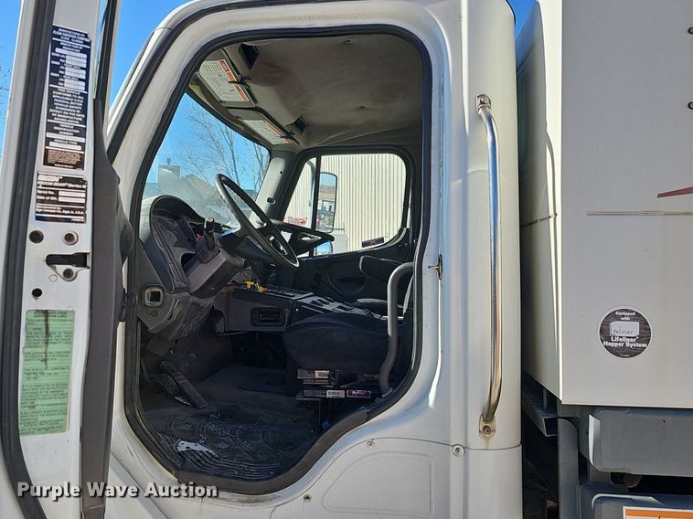 image for item DK0597 2007 Freightliner Business Class M2 street sweeper truck