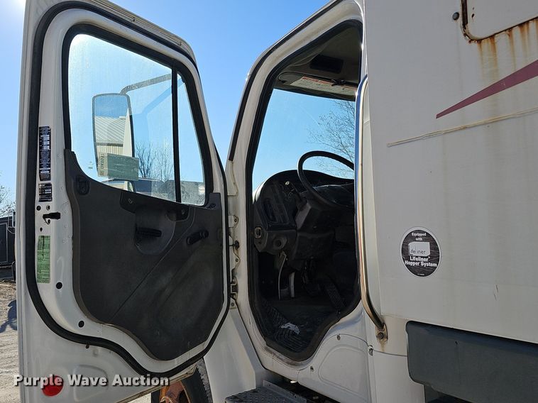 image for item DK0597 2007 Freightliner Business Class M2 street sweeper truck