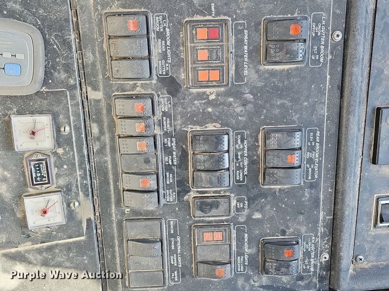 image for item DK0597 2007 Freightliner Business Class M2 street sweeper truck