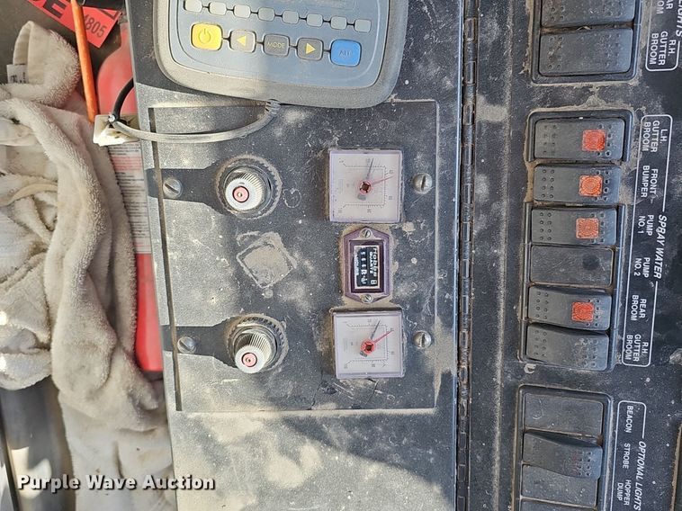 image for item DK0597 2007 Freightliner Business Class M2 street sweeper truck