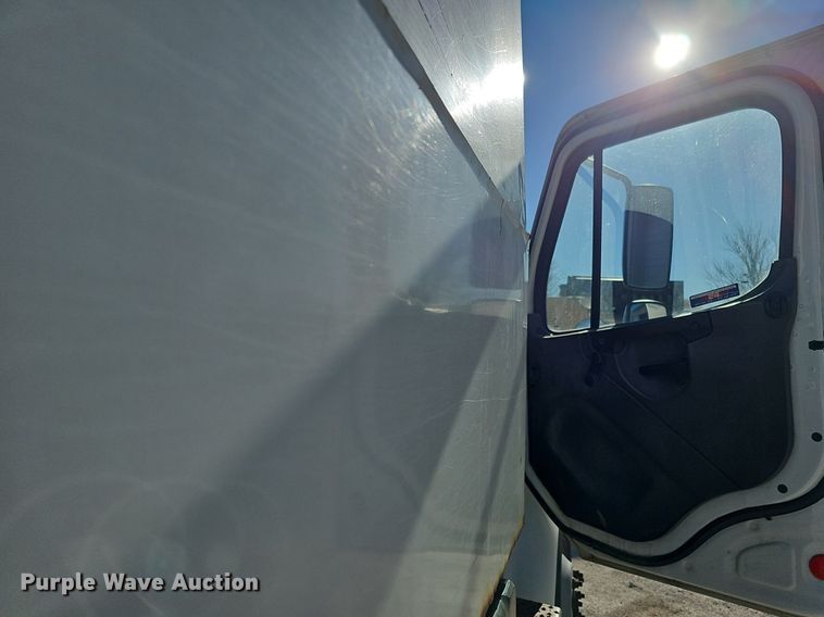 image for item DK0597 2007 Freightliner Business Class M2 street sweeper truck