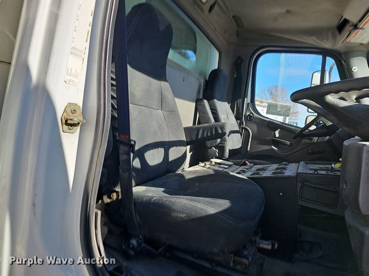 image for item DK0597 2007 Freightliner Business Class M2 street sweeper truck