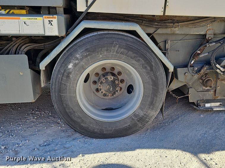 image for item DK0597 2007 Freightliner Business Class M2 street sweeper truck