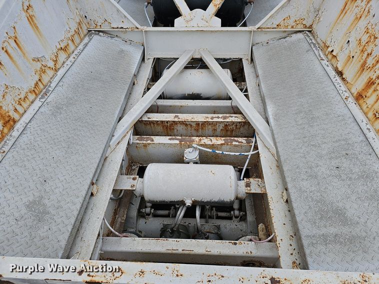 image for item DK0620 2013 Dakota 4300 BDT bottom dump trailer