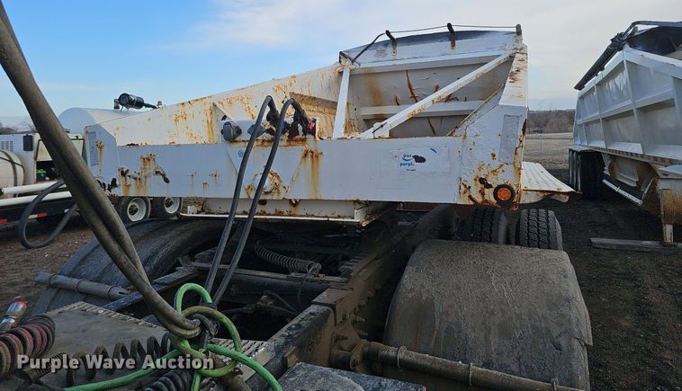 image for item DK0621 2012 Dakota 4300BDT bottom dump trailer