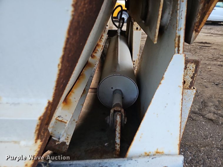 image for item DK0621 2012 Dakota 4300BDT bottom dump trailer