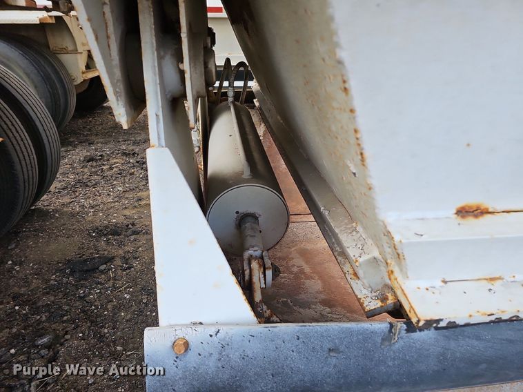 image for item DK0621 2012 Dakota 4300BDT bottom dump trailer