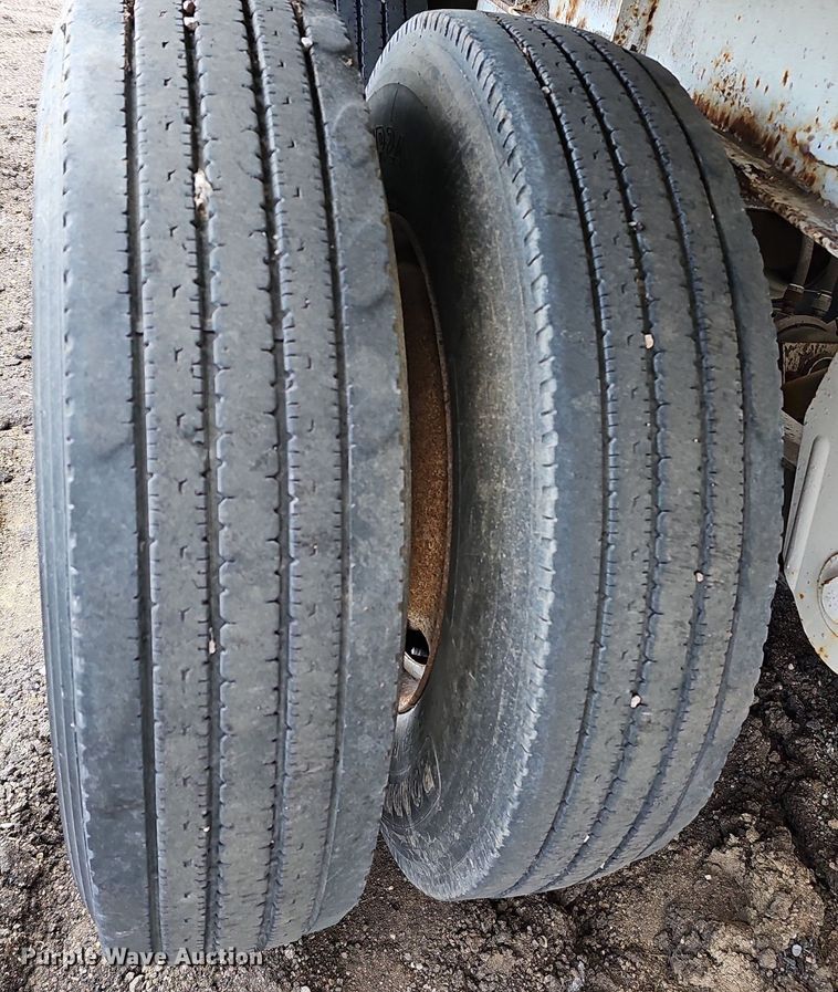 image for item DK0621 2012 Dakota 4300BDT bottom dump trailer