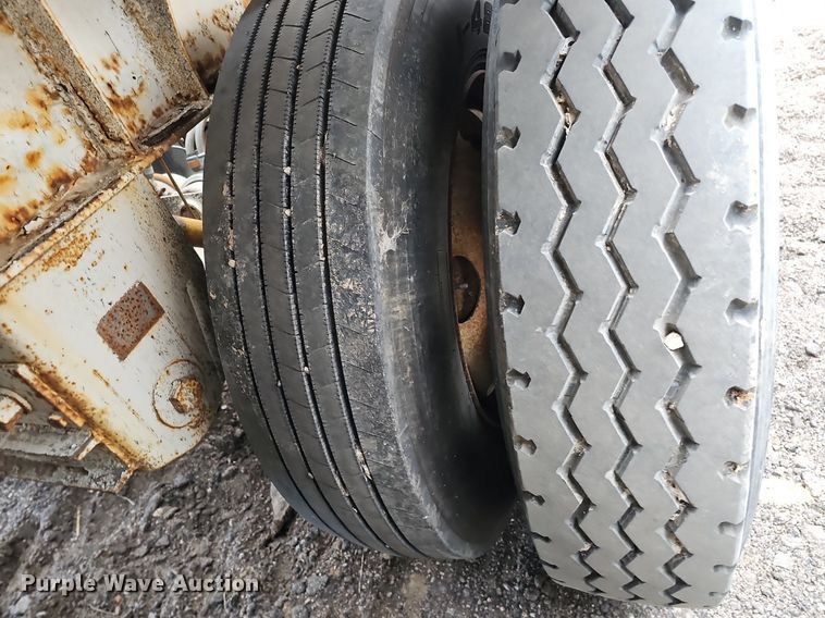 image for item DK0621 2012 Dakota 4300BDT bottom dump trailer