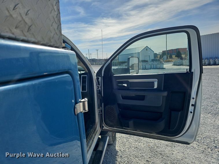 image for item DK0709 2015 Dodge Ram 5500HD bucket truck