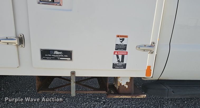 image for item DK0710 2013 Ford F550 Super Duty XL  bucket truck