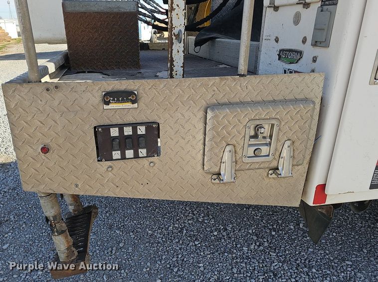 image for item DK0710 2013 Ford F550 Super Duty XL  bucket truck