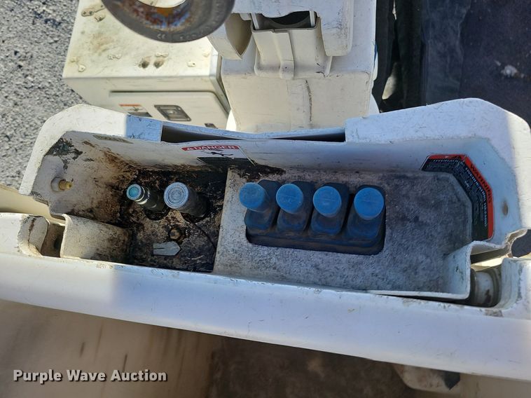 image for item DK0710 2013 Ford F550 Super Duty XL  bucket truck