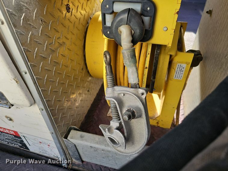 image for item DK0710 2013 Ford F550 Super Duty XL  bucket truck