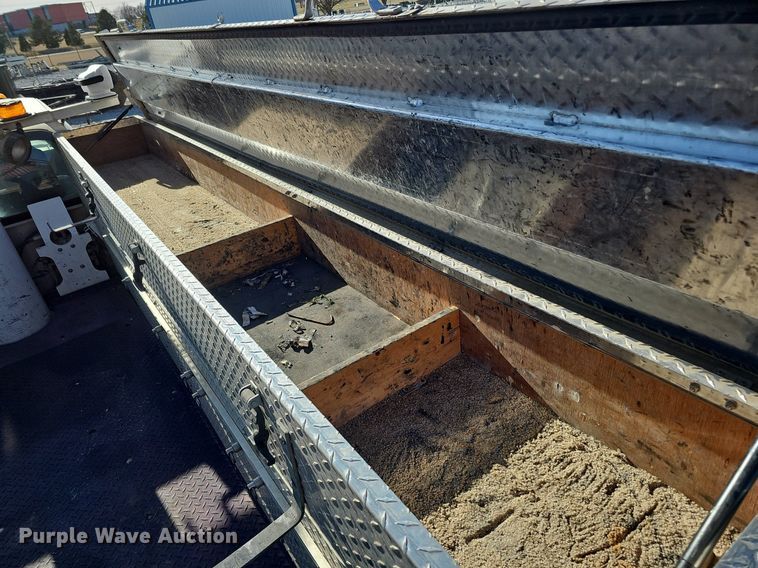 image for item DK0710 2013 Ford F550 Super Duty XL  bucket truck