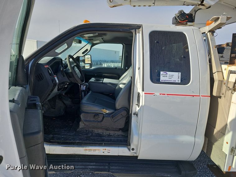 image for item DK0710 2013 Ford F550 Super Duty XL  bucket truck