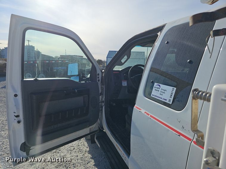 image for item DK0710 2013 Ford F550 Super Duty XL  bucket truck