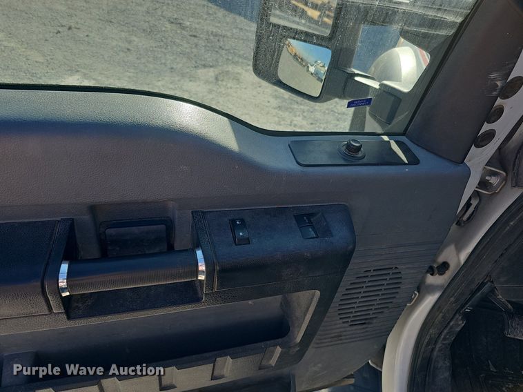 image for item DK0710 2013 Ford F550 Super Duty XL  bucket truck