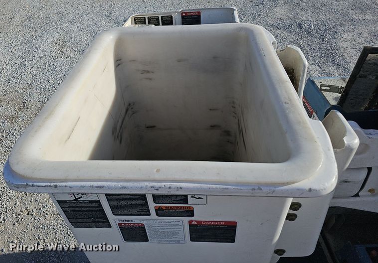 image for item DK0711 2015 Ford F550 Super Duty XL  bucket truck