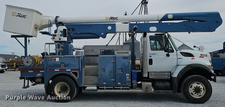 image for item DK0712 2009 International WorkStar 7400 bucket truck