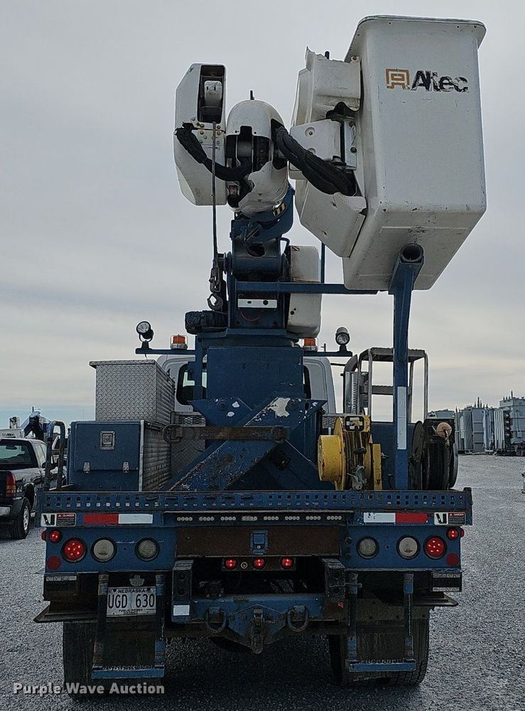 image for item DK0712 2009 International WorkStar 7400 bucket truck