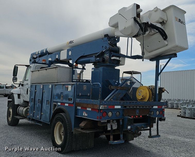 image for item DK0712 2009 International WorkStar 7400 bucket truck