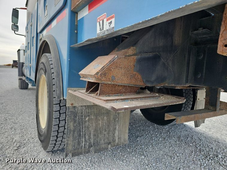 image for item DK0712 2009 International WorkStar 7400 bucket truck