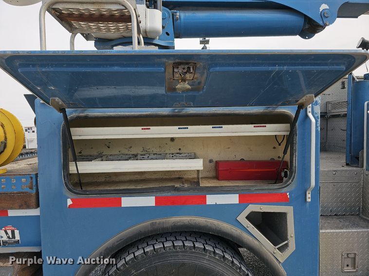 image for item DK0712 2009 International WorkStar 7400 bucket truck