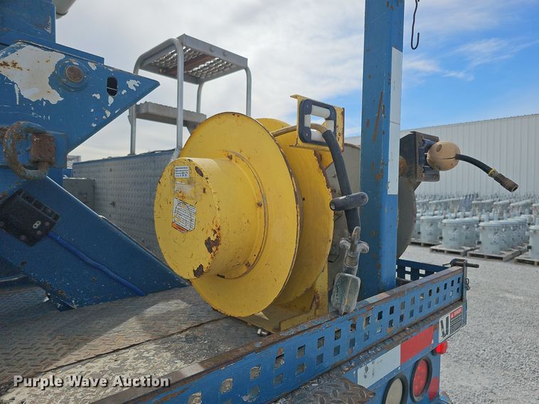 image for item DK0712 2009 International WorkStar 7400 bucket truck