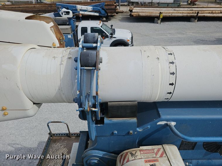 image for item DK0712 2009 International WorkStar 7400 bucket truck