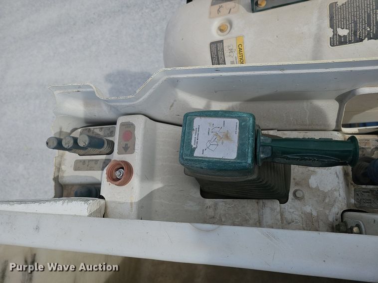 image for item DK0712 2009 International WorkStar 7400 bucket truck