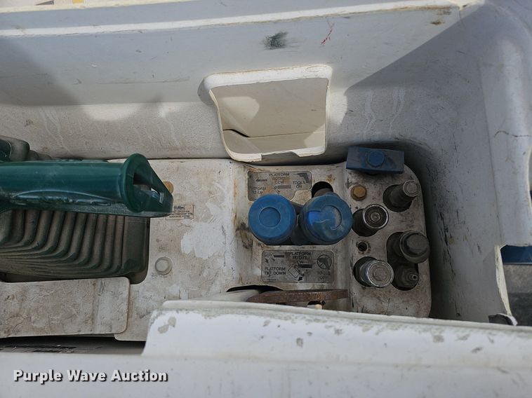 image for item DK0712 2009 International WorkStar 7400 bucket truck