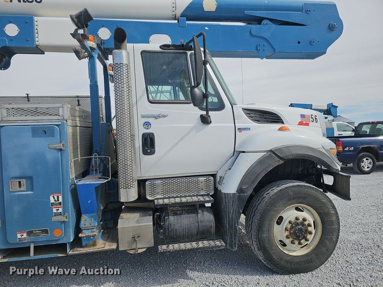 image for item DK0712 2009 International WorkStar 7400 bucket truck
