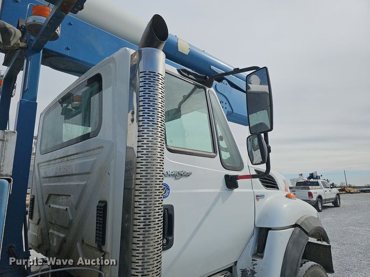 image for item DK0712 2009 International WorkStar 7400 bucket truck