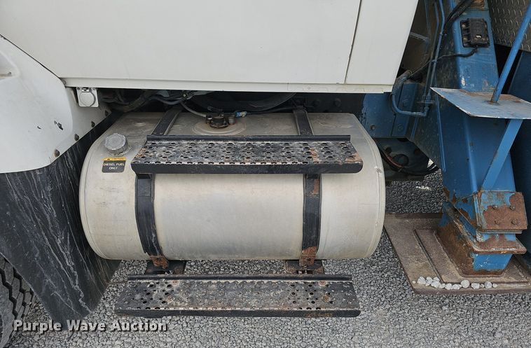 image for item DK0712 2009 International WorkStar 7400 bucket truck