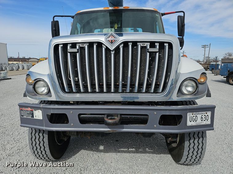 image for item DK0712 2009 International WorkStar 7400 bucket truck