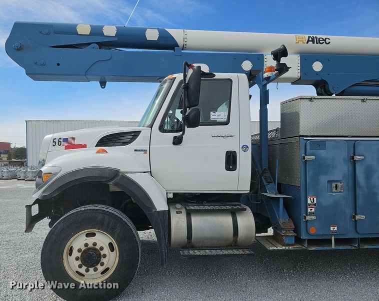 image for item DK0712 2009 International WorkStar 7400 bucket truck