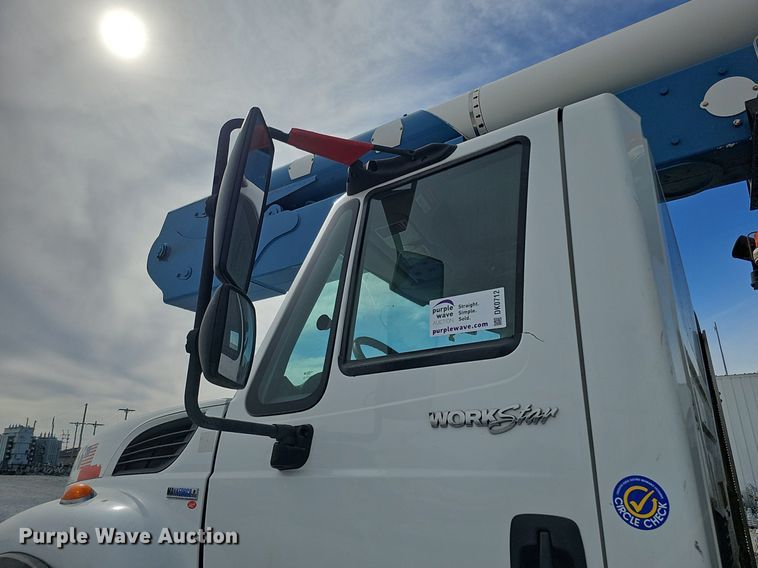 image for item DK0712 2009 International WorkStar 7400 bucket truck