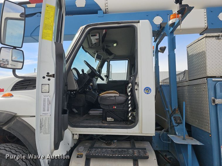 image for item DK0712 2009 International WorkStar 7400 bucket truck