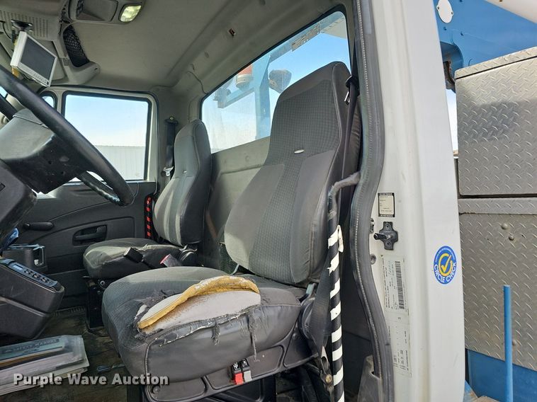 image for item DK0712 2009 International WorkStar 7400 bucket truck