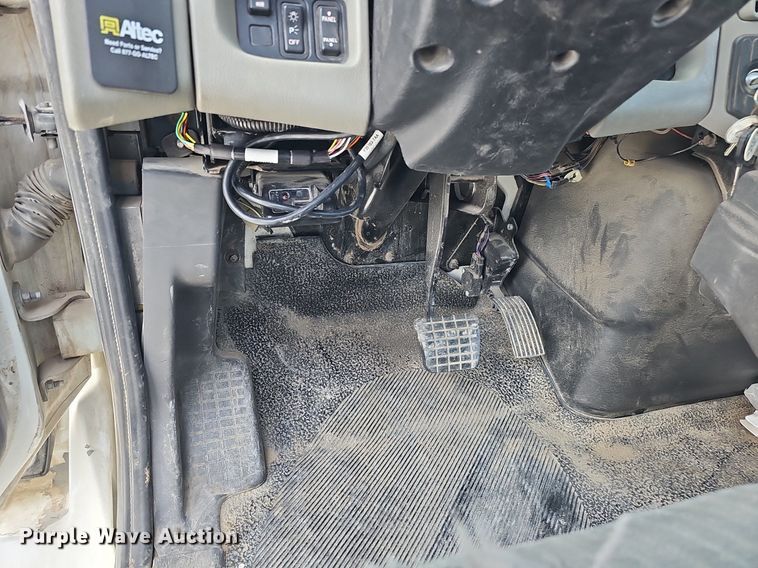 image for item DK0712 2009 International WorkStar 7400 bucket truck