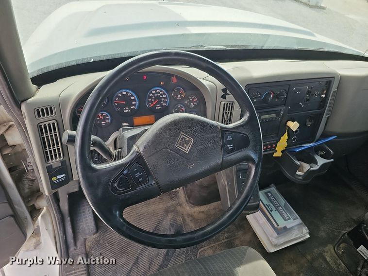 image for item DK0712 2009 International WorkStar 7400 bucket truck