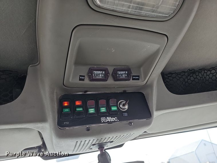 image for item DK0712 2009 International WorkStar 7400 bucket truck