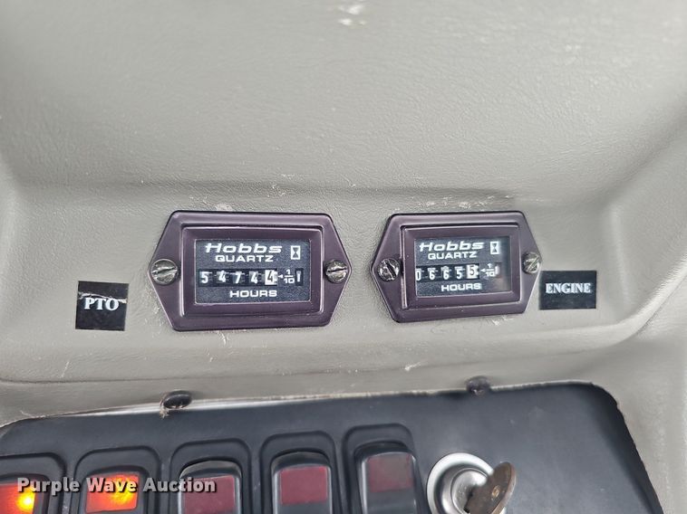 image for item DK0712 2009 International WorkStar 7400 bucket truck