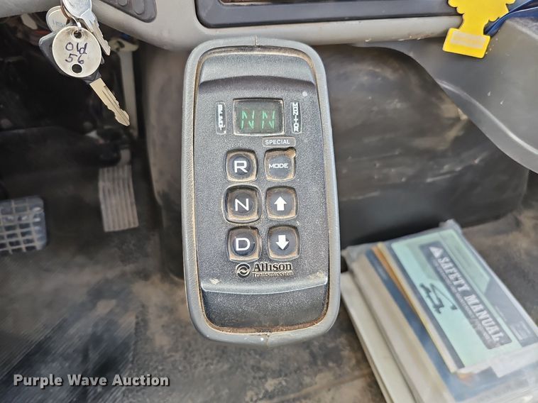 image for item DK0712 2009 International WorkStar 7400 bucket truck