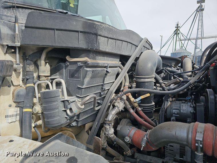 image for item DK0712 2009 International WorkStar 7400 bucket truck