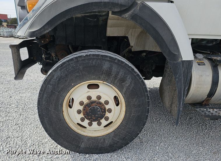 image for item DK0712 2009 International WorkStar 7400 bucket truck